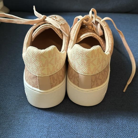 Michael Kors Poppy Colour-Block Logo Sneakers - Picture 7 of 8